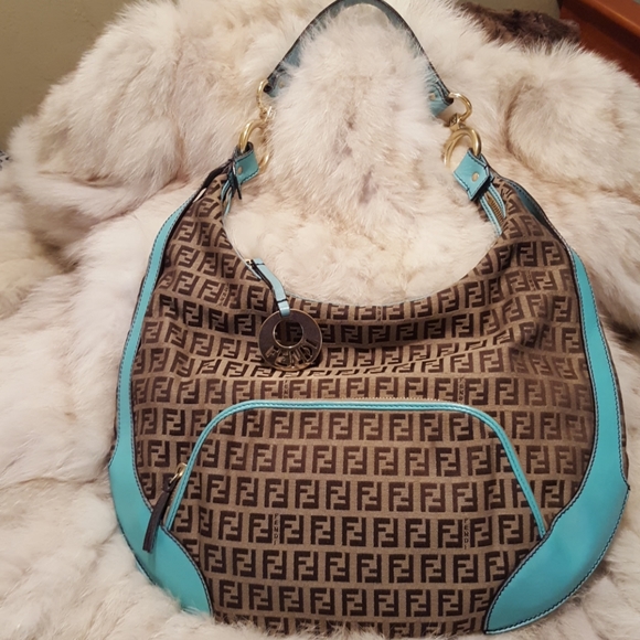 Fendi Handbags - ❤Fendi Authentic Bag❤